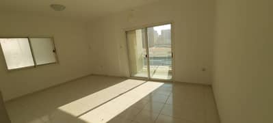 For rent 3 rooms and a hall + 3 bathrooms + 2 balcony (the tenant buys air conditioners)