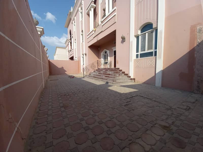 PRIVATE ENTRANCE 4BHK-FULL GROUND FLOOR OF VILLA