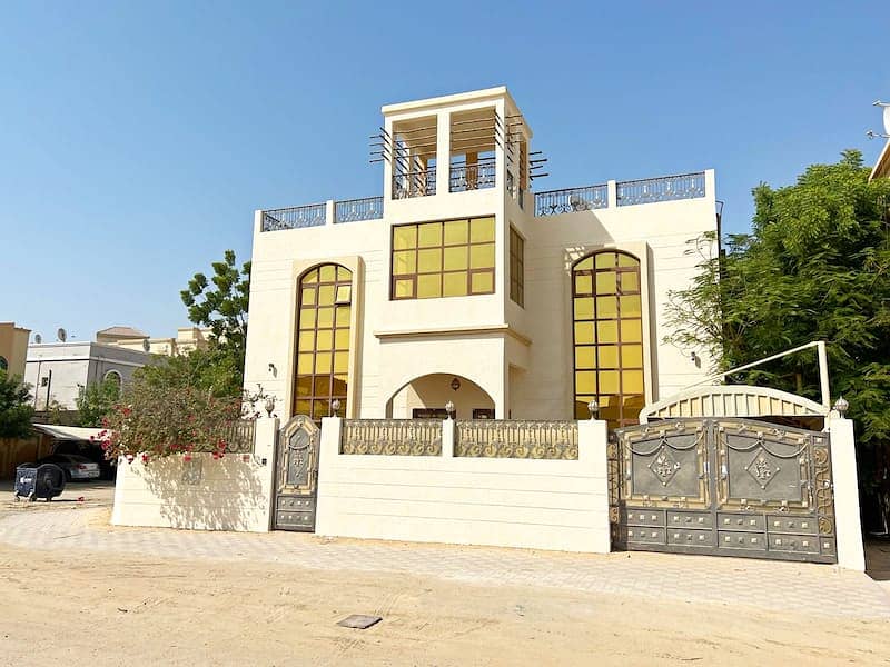 For rent a very clean and tidy villa, central air conditioning, at a reasonable price, a great locat