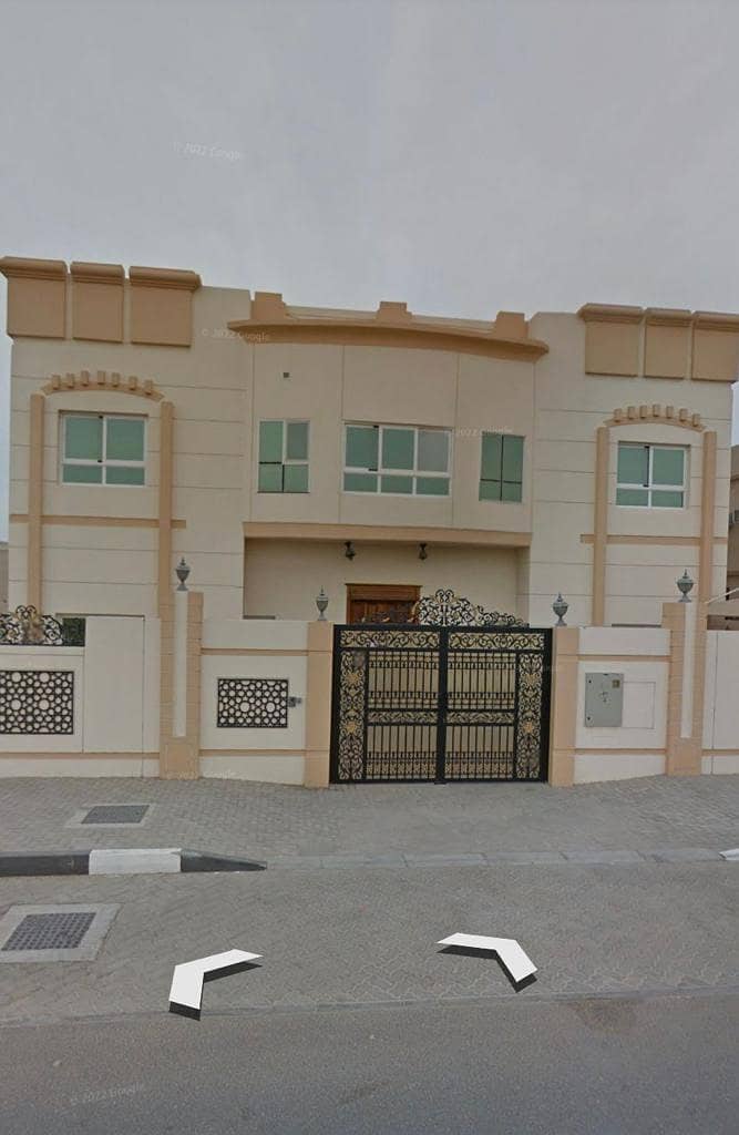 Well maintained 5 B/r C ac Villa, AED. 90,000/-