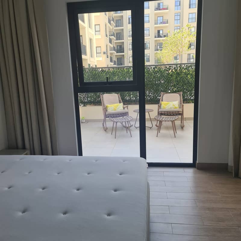 A room and a hall for monthly rent at cheap prices, furnished with luxurious, integrated furniture, easy location, balcony overlooking the lake