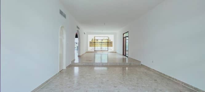 4 Bedroom Villa for Rent in Al Khalidiyah, Abu Dhabi - Big Garden! Perfectly Situated 3BHK Villa