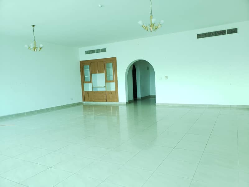 Spacious 3BHK-open Big Hall-Balcony-Sea View-Master rooms-Wardrobes-Maid Rooms-Close kitchen