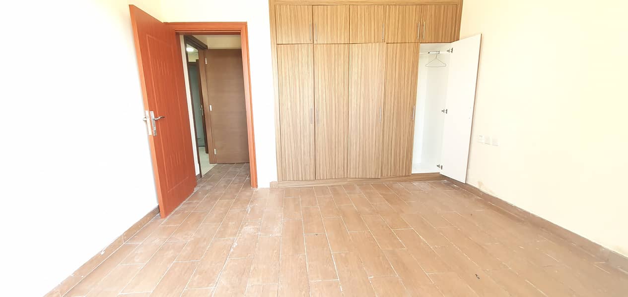 Glorious 1bhk 2bathroom balcony wardrobes in 34k 1parking free