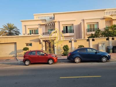 10 Bedroom Villa for Sale in Jumeirah, Dubai - Well Maintained |10 Bedroom Villa | Great Location