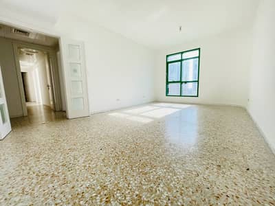 فلیٹ 2 غرفة نوم للايجار في المشرف، أبوظبي - شقة في شارع دلما المشرف 2 غرف 45000 درهم - 6594225