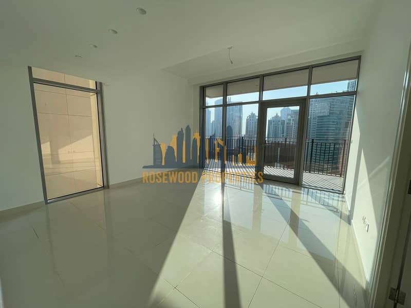 LARGE BRIGHT APARTMENT | SEA VIEW | VACANT