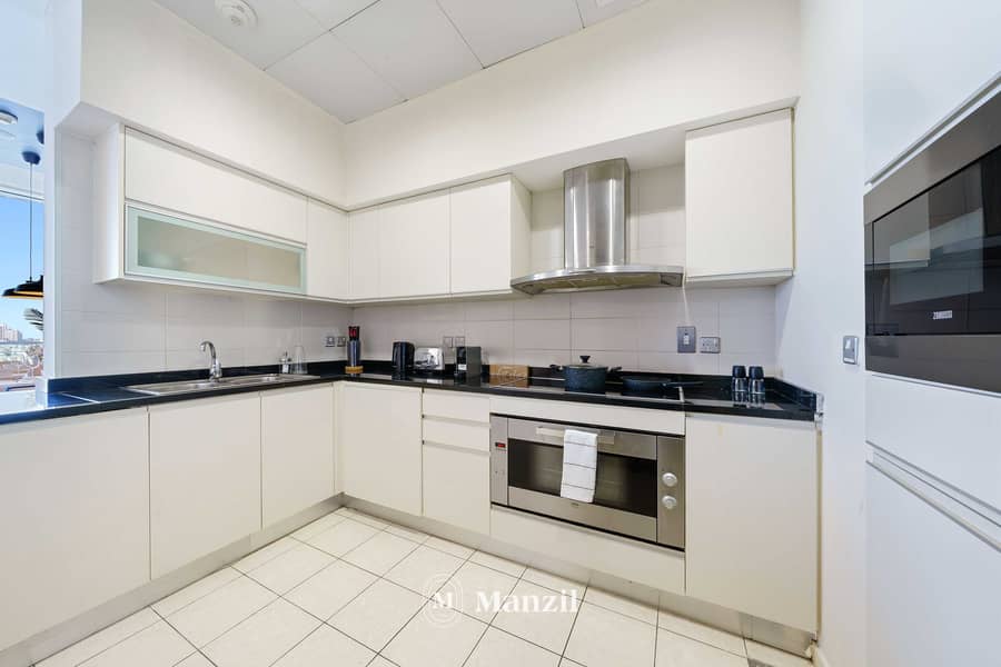 16 Kitchen Area