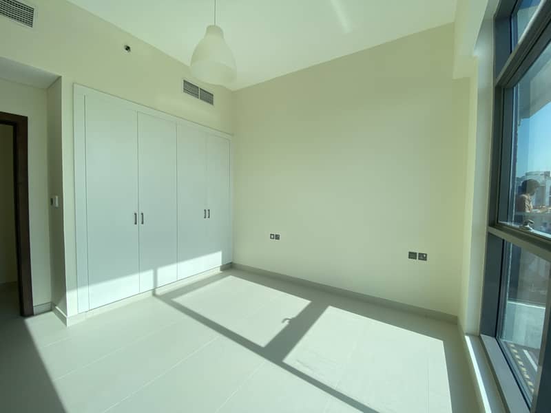 12 cheques, plus made rOom with washrOom luxury spacious 3 bhk Apartment in wasl port views
