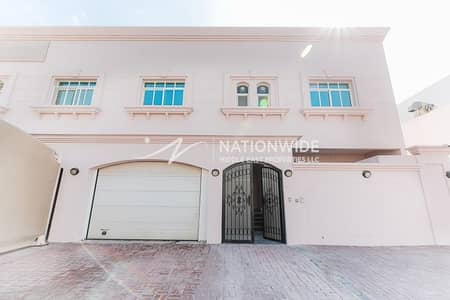 6 Bedroom Villa for Rent in Al Khalidiyah, Abu Dhabi - Rent This Spacious Villa w/ Luxurious Finishes