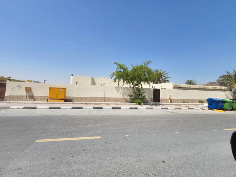 For sale a one-story villa in the suburb of Wasit (Al Quoz)