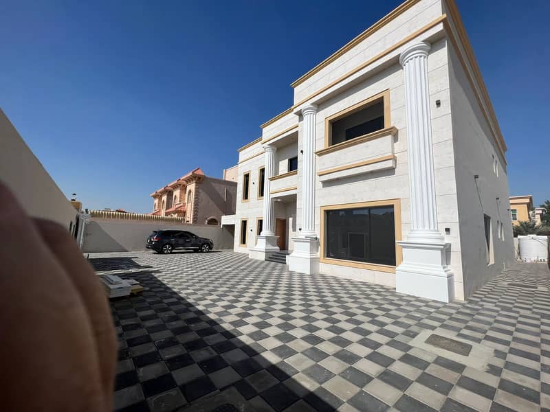 Villa for sale on 3 asphalt streets, central air conditioning, ground, first and roof, 7 master rooms, very spacious areas, 3 numbers from Sheikh Amma