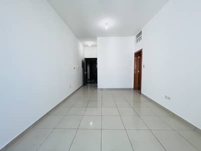 1 Bedroom Flat for Rent in Al Wahdah, Abu Dhabi - Amazing One bedroom hall