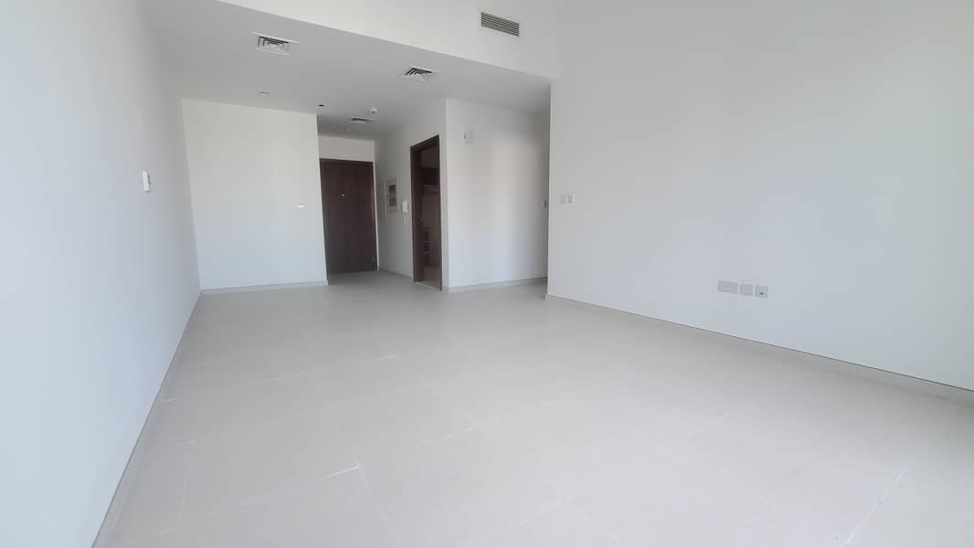 Brand New 1bhk Apt pay 12 cheques with community