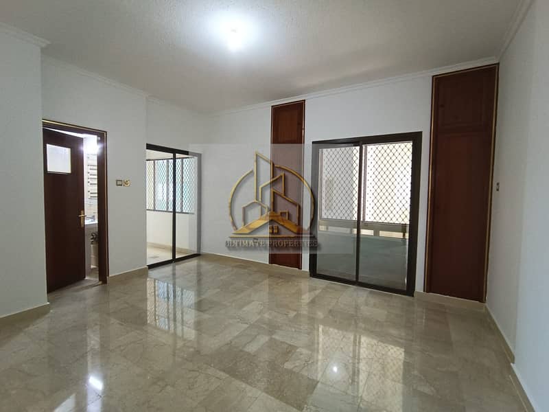 شقة في شارع ليوا 3 غرف 75000 درهم - 6604771