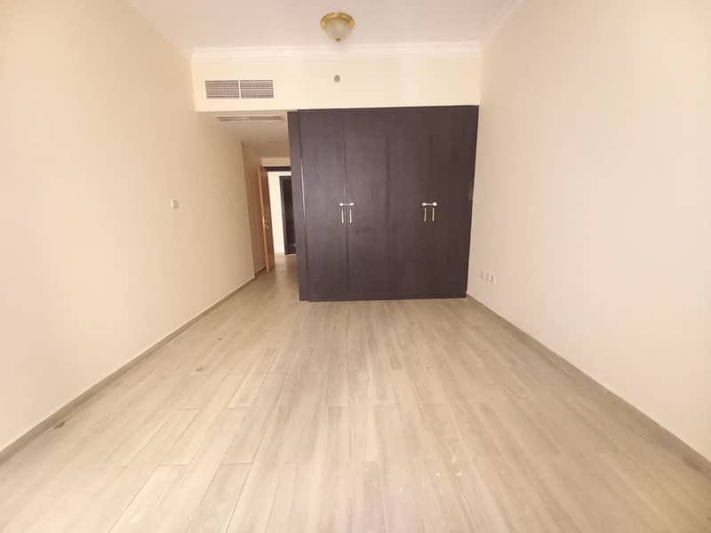 شقة في تجارية مويلح 1 غرفة 32000 درهم - 6604420