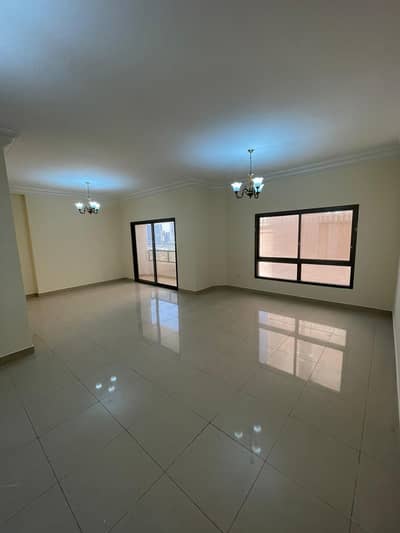3 Bedroom Flat for Sale in Al Majaz, Sharjah - 3 rooms and a hall at an opportunity price. Al Majaz area 2
