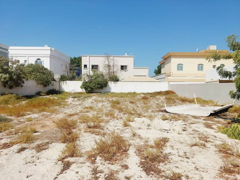 A residential plot of land for sale in an excellent location in Sharjah - Al Mirqab