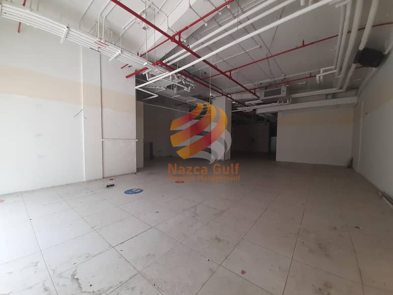 位于阿尔哈立迪耶，闪耀大厦 的商铺 450000 AED - 6183925