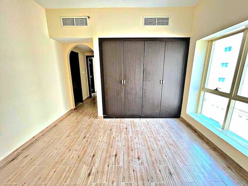 No Cash Deposit Parking Free《Specious 1BHK Rent 28K》Master Room With Wardrobe Close to Muwailih Park