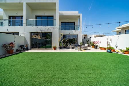 3 Bedroom Villa for Sale in Yas Island, Abu Dhabi - Singal Row | Type X | Huge Garden