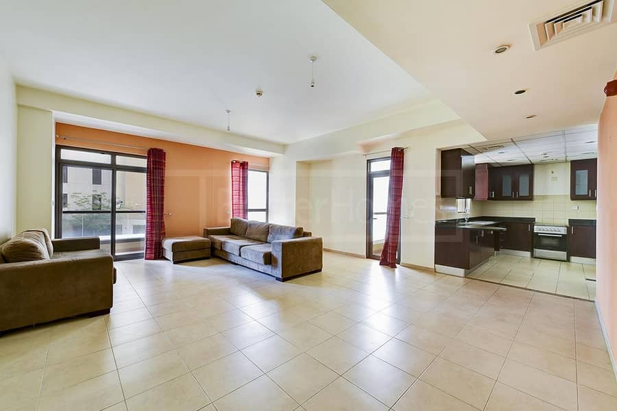 Vacant - Large one bedroom apartment in Amwaj