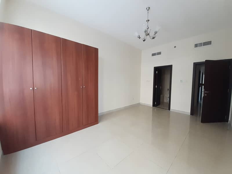 Good Location Family Building 3Bhk Available Near Pond Park