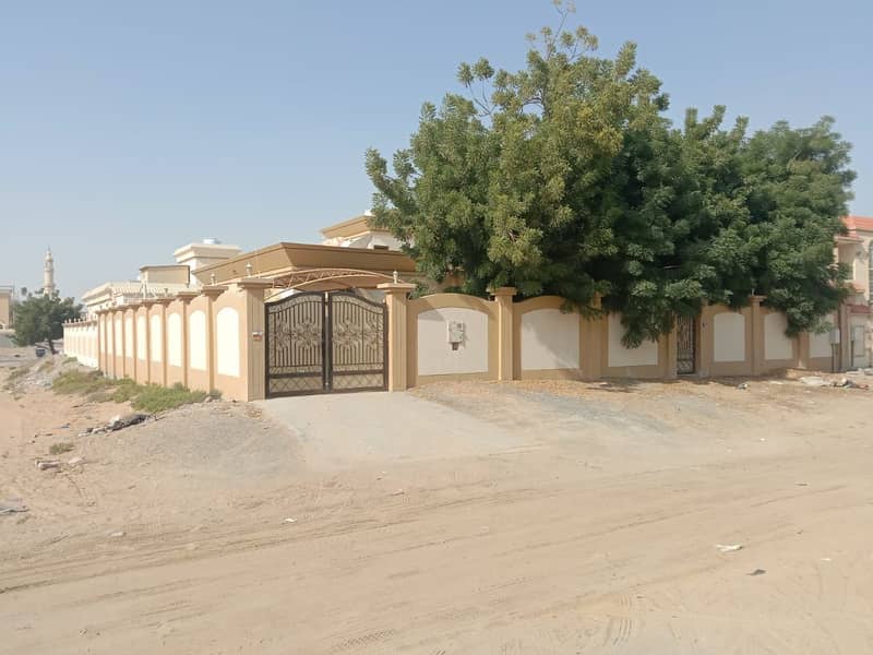 Villa for rent, ground floor, with air conditioners, maintenance, and an annex, in Al Rawda 1
