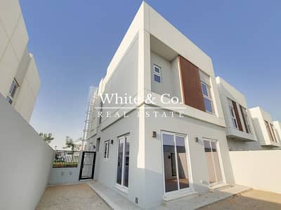 4 Bedroom Villa for Rent in Dubailand, Dubai - Facing Park |Family Friendly | Single Row