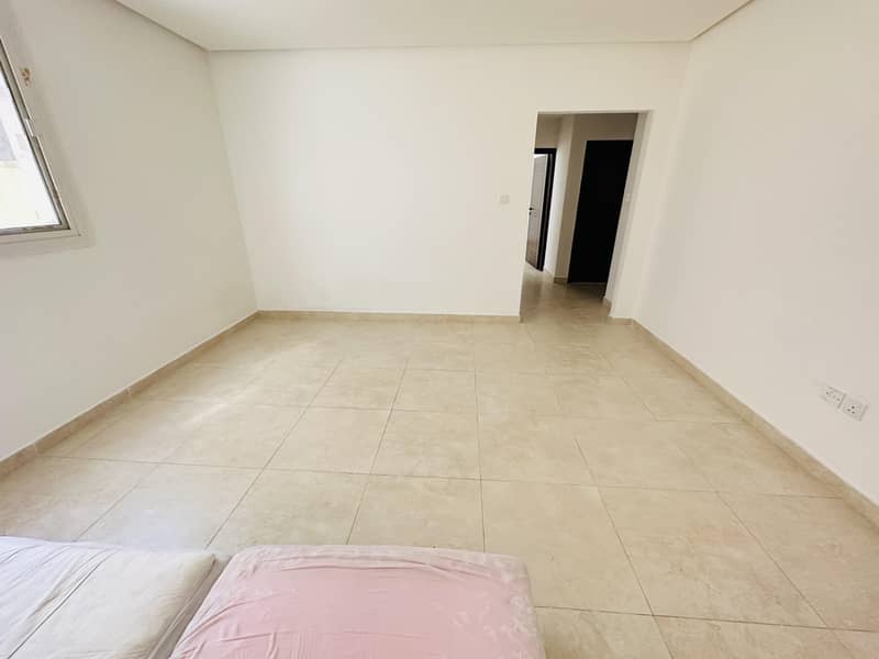 Luxury Apartment 1BHK family building only 20k In New muwilleh Sharjah