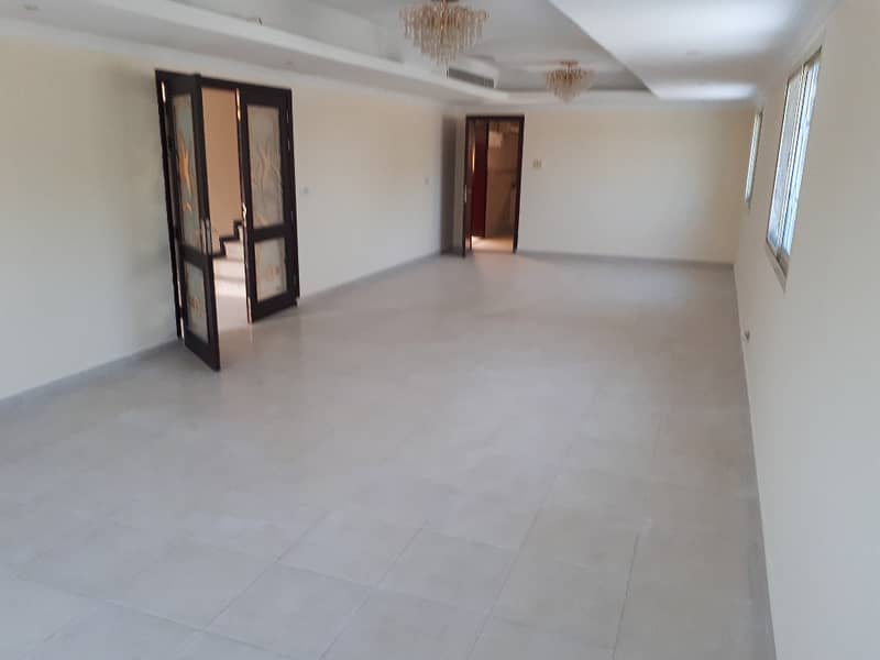 HUGE 4 BEDROOM HALL VILLA WITH FULL CENTRALIZE SERVICE ( AMERICAN FORMED )