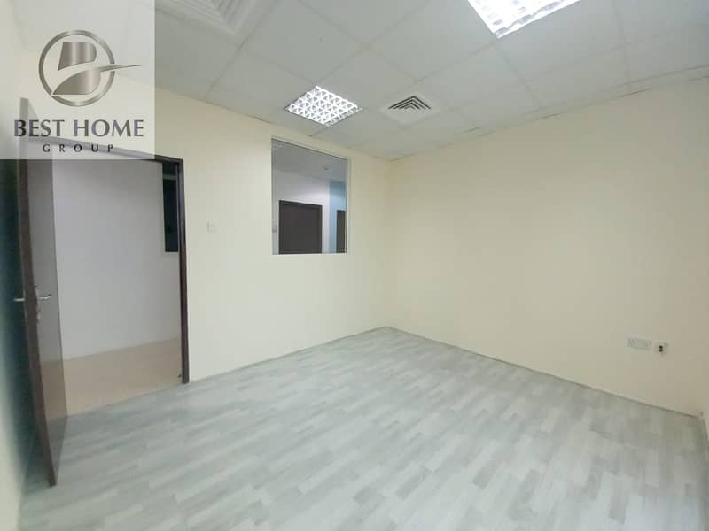 Офис в Аль Хосн，Здание Корниш, 17069 AED - 5213087