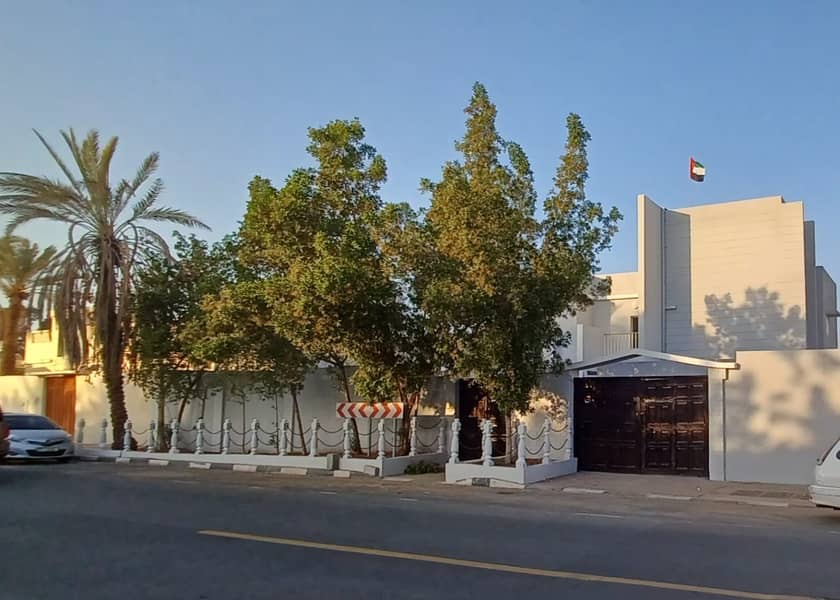 INDEPENDENT VILLA 7 BED ROOM HALL ON SATWA TO  BUR DUBAI ROAD BEHIND EPPCO PETRO STATION