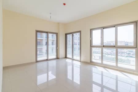 2 Bedroom Apartment for Sale in Muwaileh, Sharjah - Viewing The Garden & Swimming Pool | Freehold | Two Parking | Rented AED 60,000