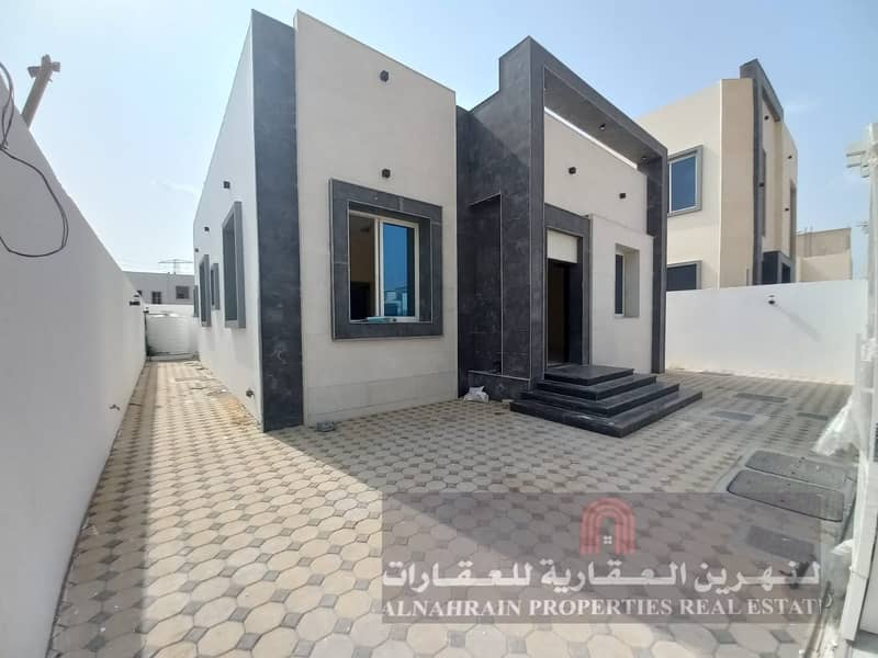 In monthly installments for 25 years, with 100% bank financing, without annual fees, a ground floor villa, excellent finishing. Freehold for all natio