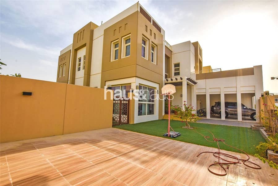 Large 5 Bed | Opposite Pool | Single Row