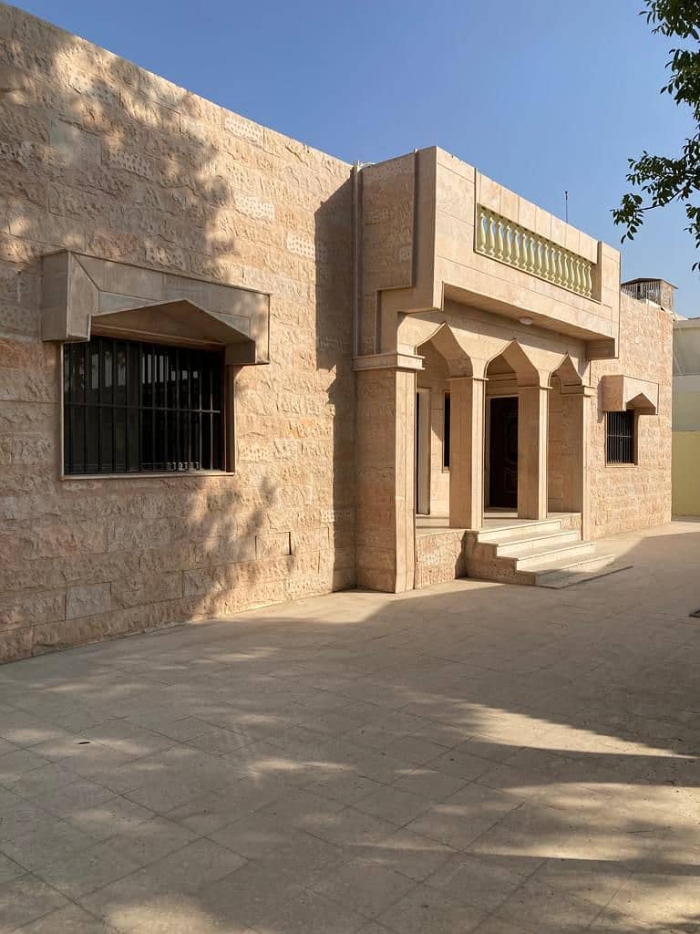 For sale a villa in Al Tarfa, Sharjah