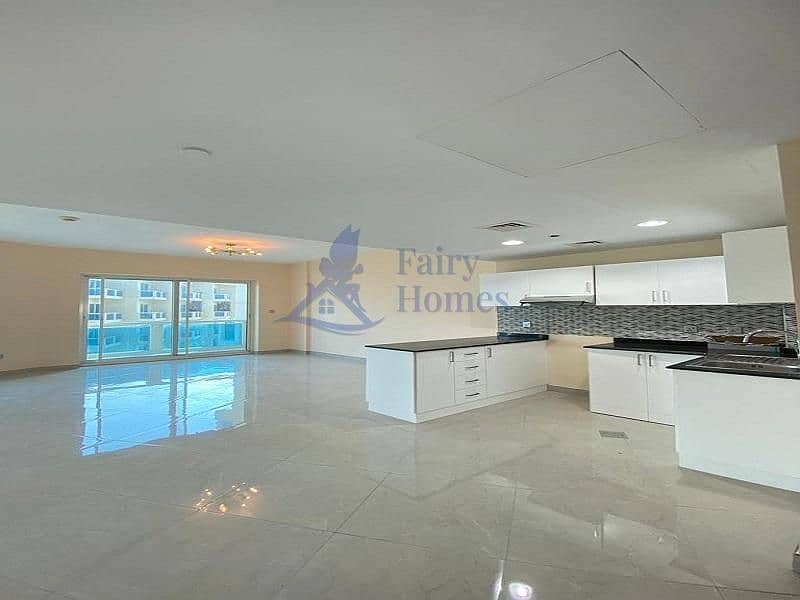 Spacious 2 Bedrooms | Upgraded| Mid Floor |Ready To Move