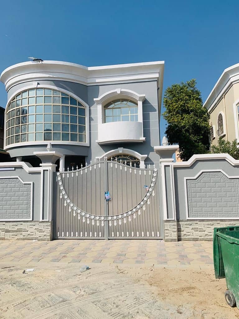 Villa for sale, central air conditioning, electricity and water, with an external extension, 7 rooms