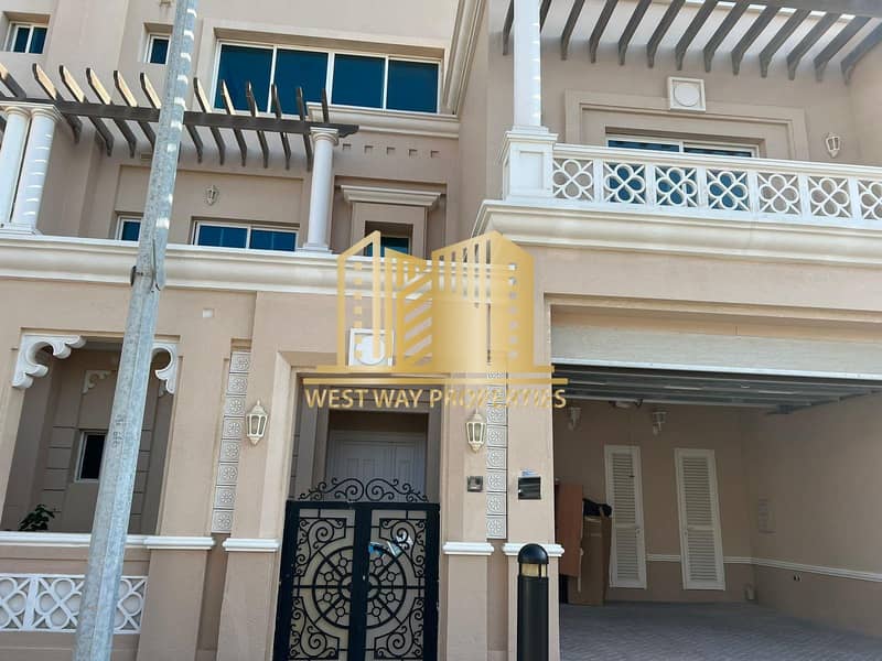 Luxury Five Bedrooms Villa In Marina Village