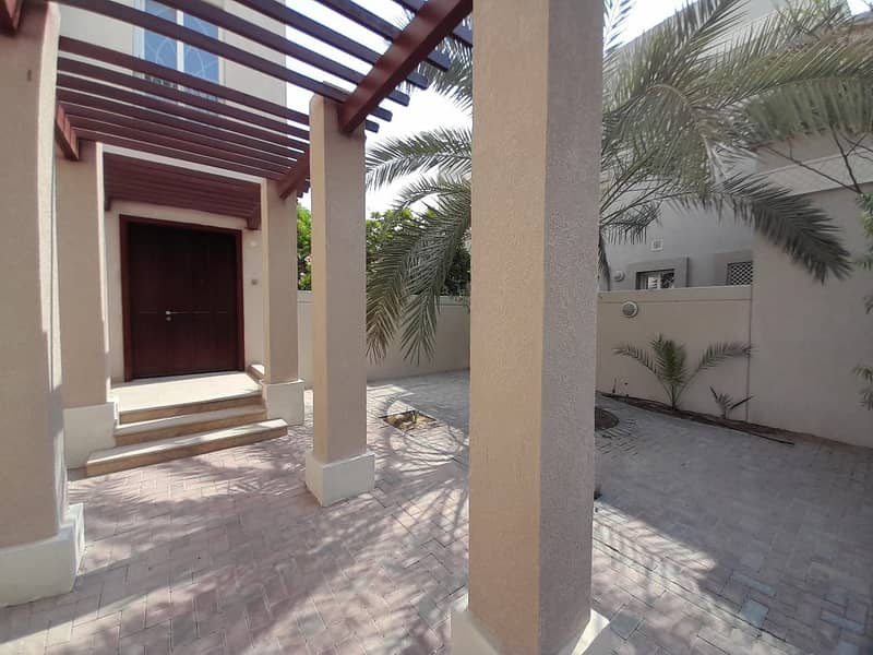 AMAZING FIVE BEDROOM PLUS MAID ROOM VILLA FOR RENT IN DUBAI SILICON OASIS