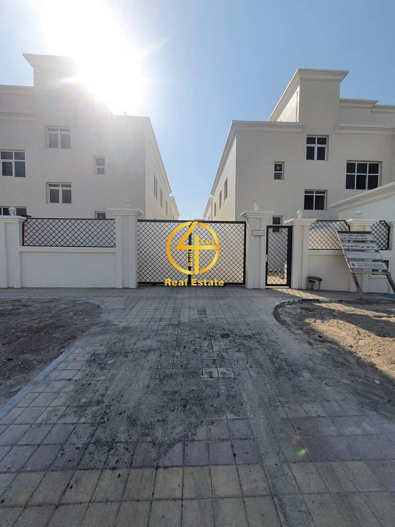 Вилла в Халифа Сити, 10 спален, 350000 AED - 6653161