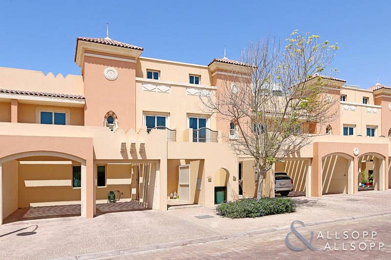 Oliva | 4 Bedroom | Close to Pool and Park