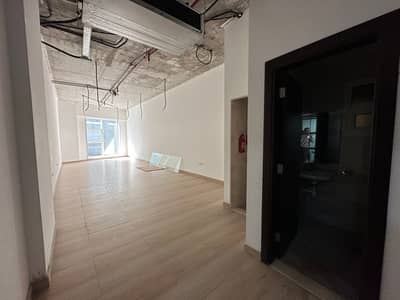 Office for Rent in Umm Al Sheif, Dubai - Clean | Spacious  |  Shikh Zayed | Road Facing