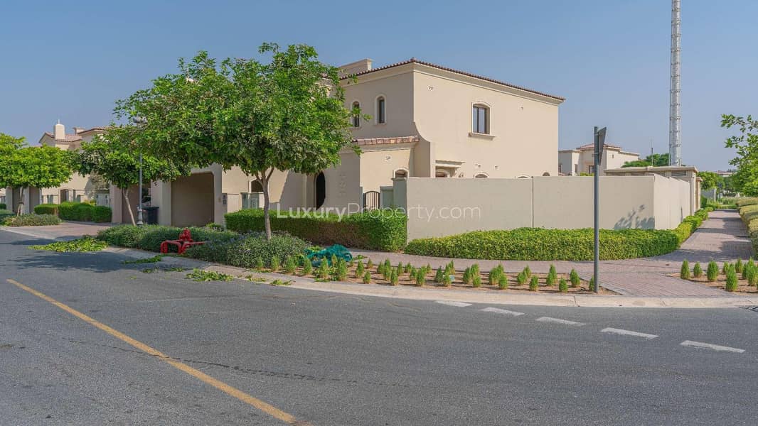 Vacant I Well Maintained Villa I Prime Location Vacant I Well Maintained Villa I Prime Location