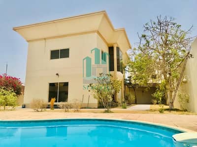 Spacious 5 bedroom plus maid villa  with pool and garden in Jumeirah 1