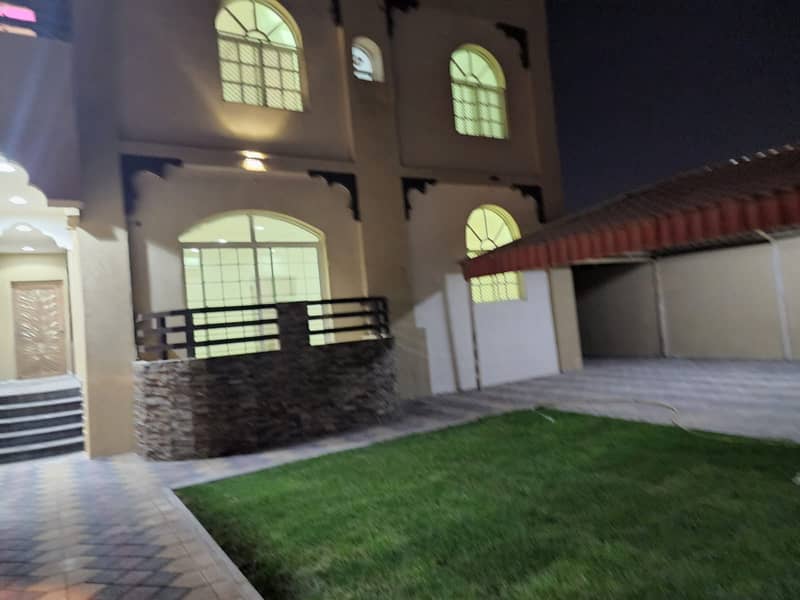 Villa for annual rent, Al Mowaihat 3, a spacious, clean villa with two park