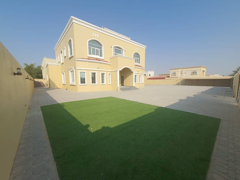 Laxurious brand new 6 bedroom villa for sale in  3.2m