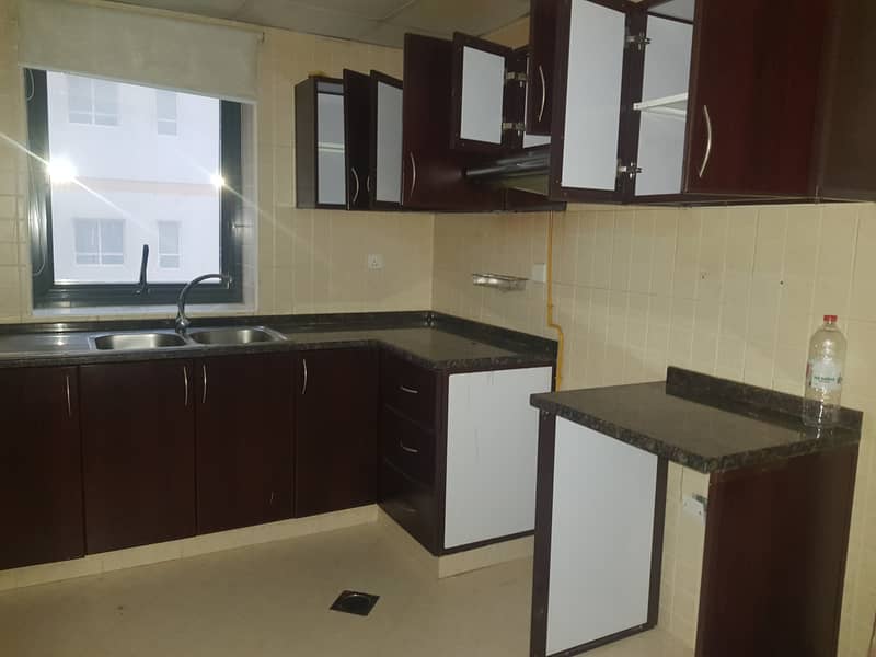 Close To Pond Park_2 BHK With Close Kitchen and Facilities at Prime Location