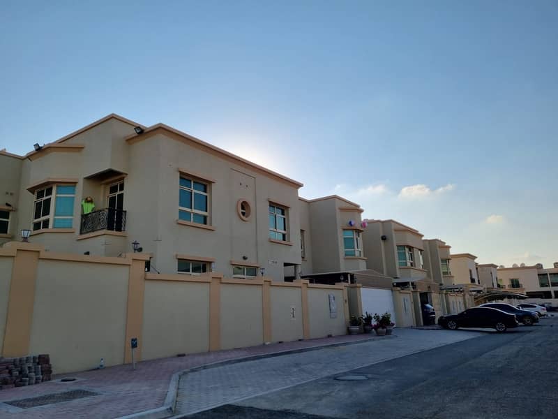3 BEDROOM SPACIOUS VILLA - PRIME LOCATION ON 3 ROADS